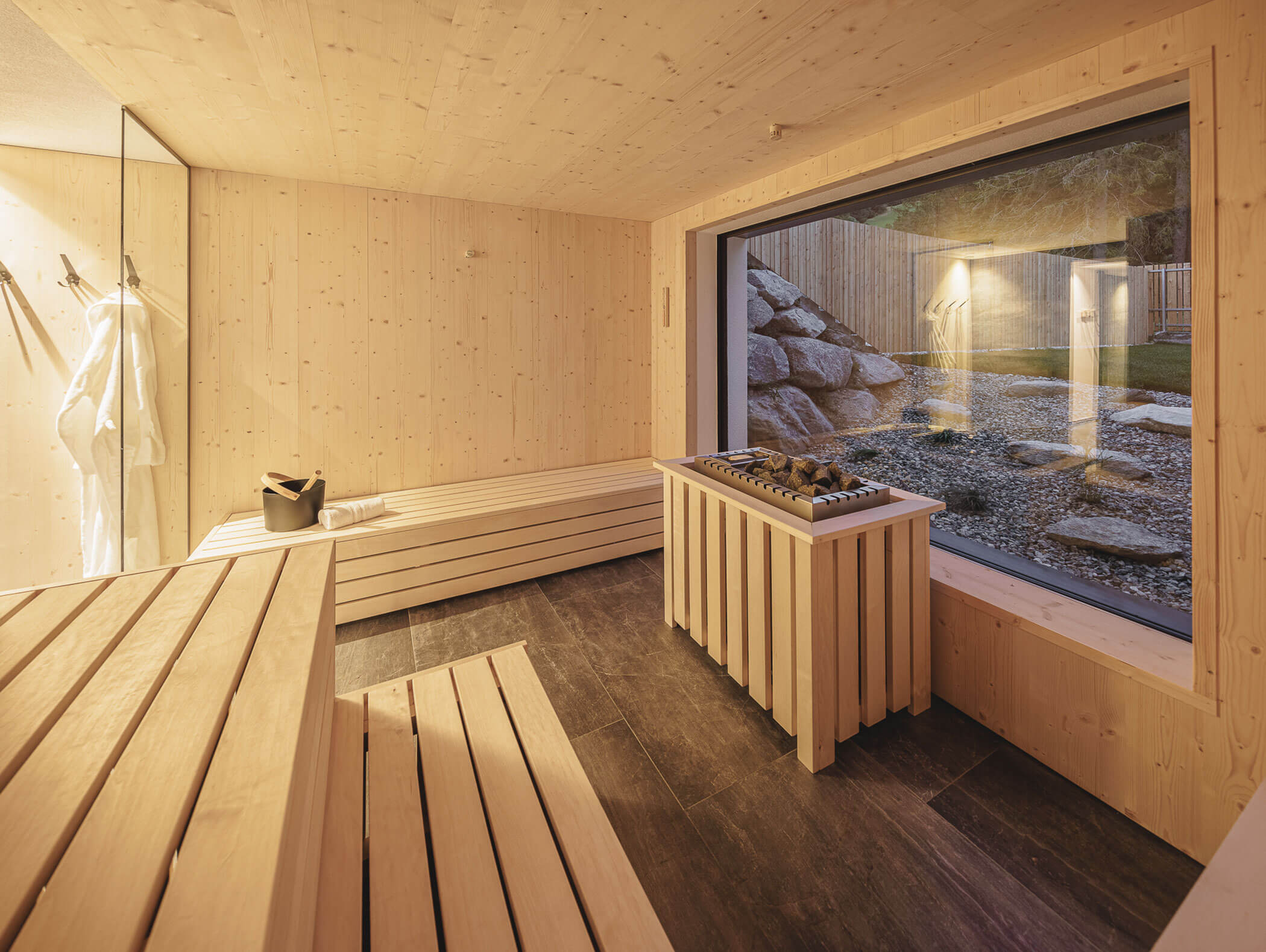 Sauna mit Blick in den Wald